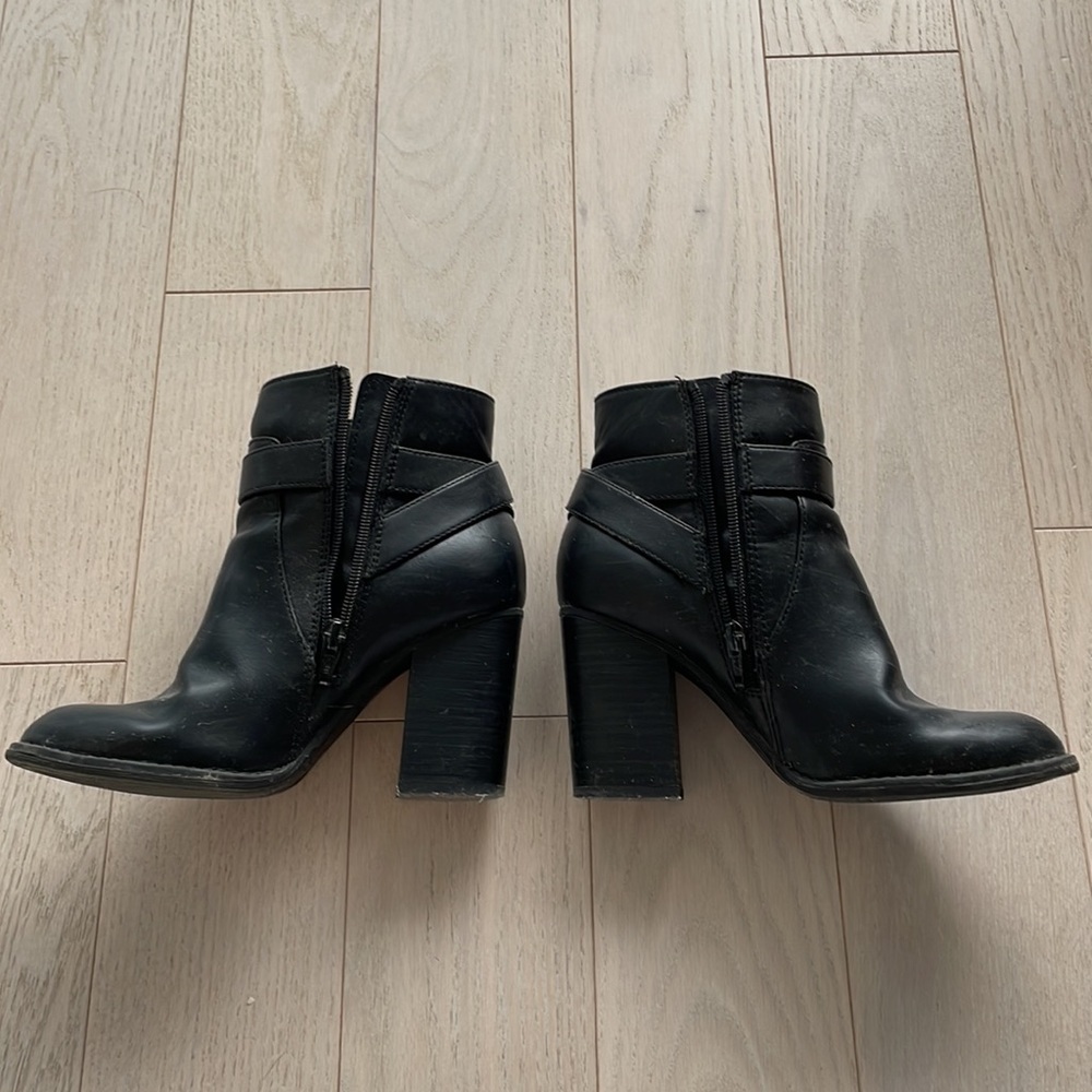 Aldo Black Leather Block Heel Ankle Boots - Picture 5 of 8